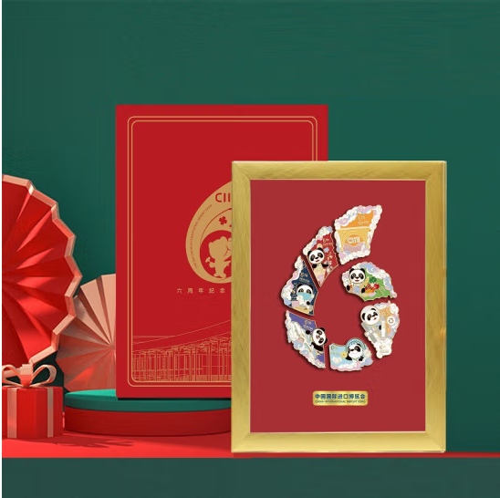 中国国际进口博览会 进博会六周年纪念徽章礼盒 办公摆件 单个装